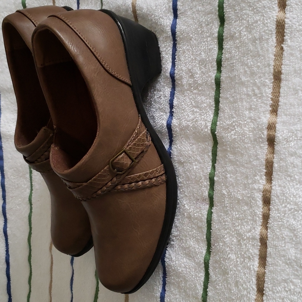 Shoes - Picture 2 of 4